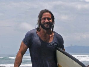 jonathon-mckechnie-marketing-surf-expedition